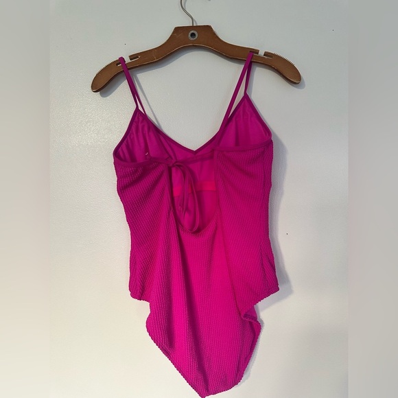 Women’s One Piece Bathingsuit - Picture 2 of 2